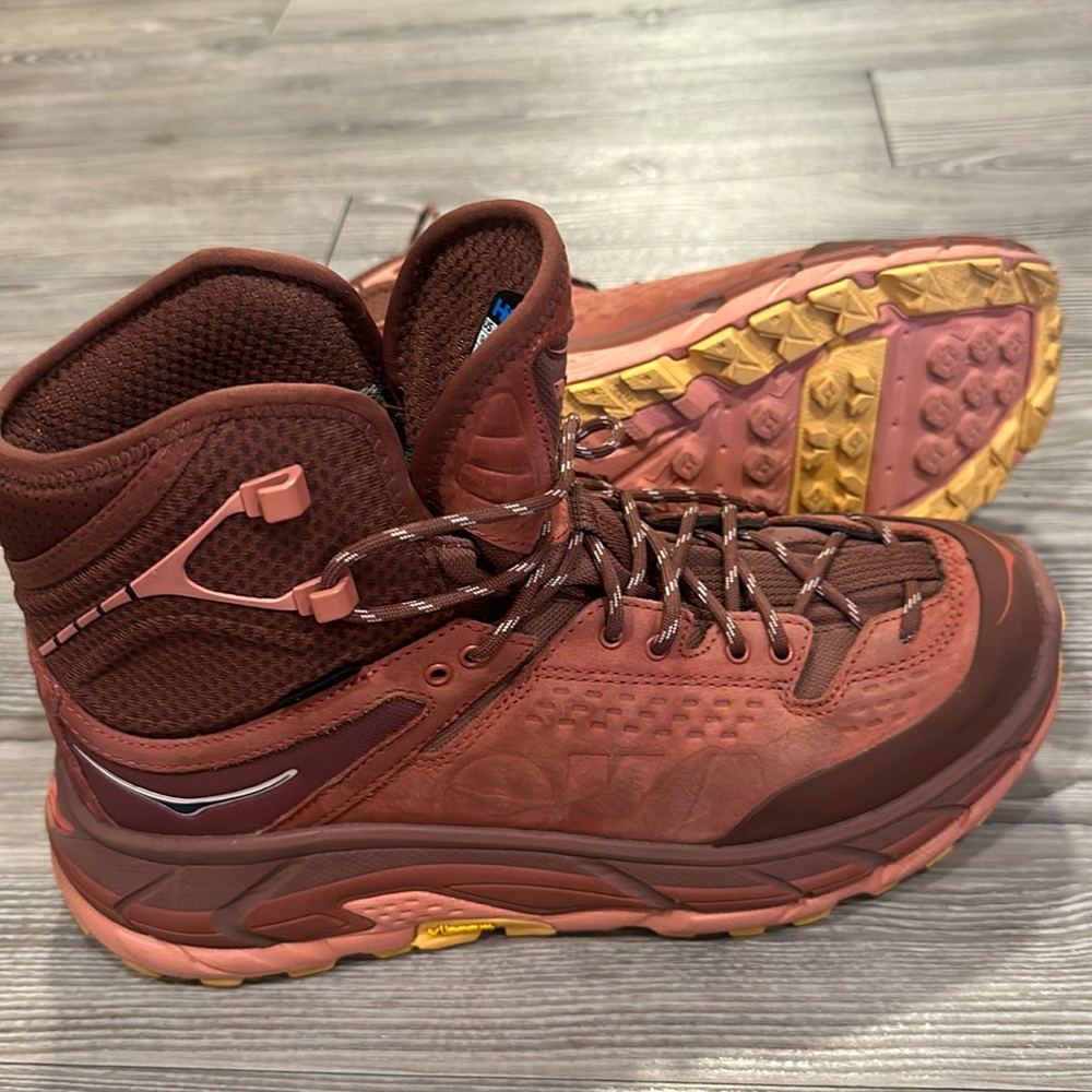Hoka One One Ultra Tor Hi. Men’s-8.5. Women’s 9.5- Unisex